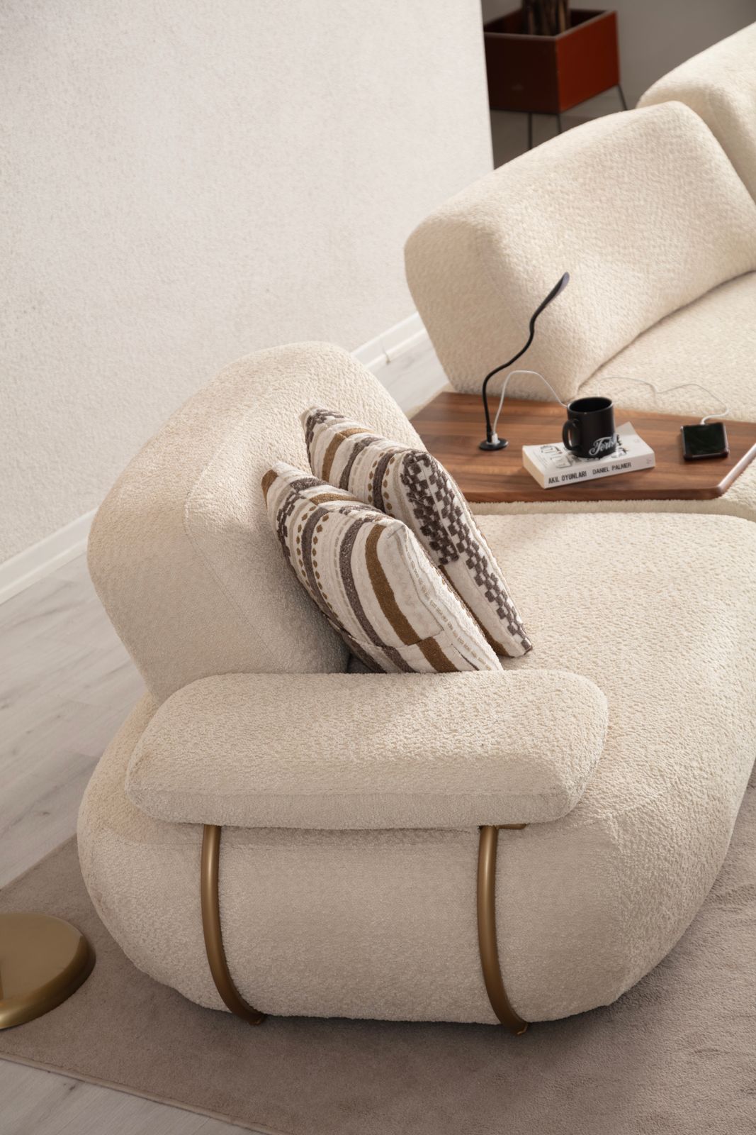 Modulare Ecksofa "Cascade" + Mittelkonsolentisch + Sessel + Hocker - Beige - Nobelaa