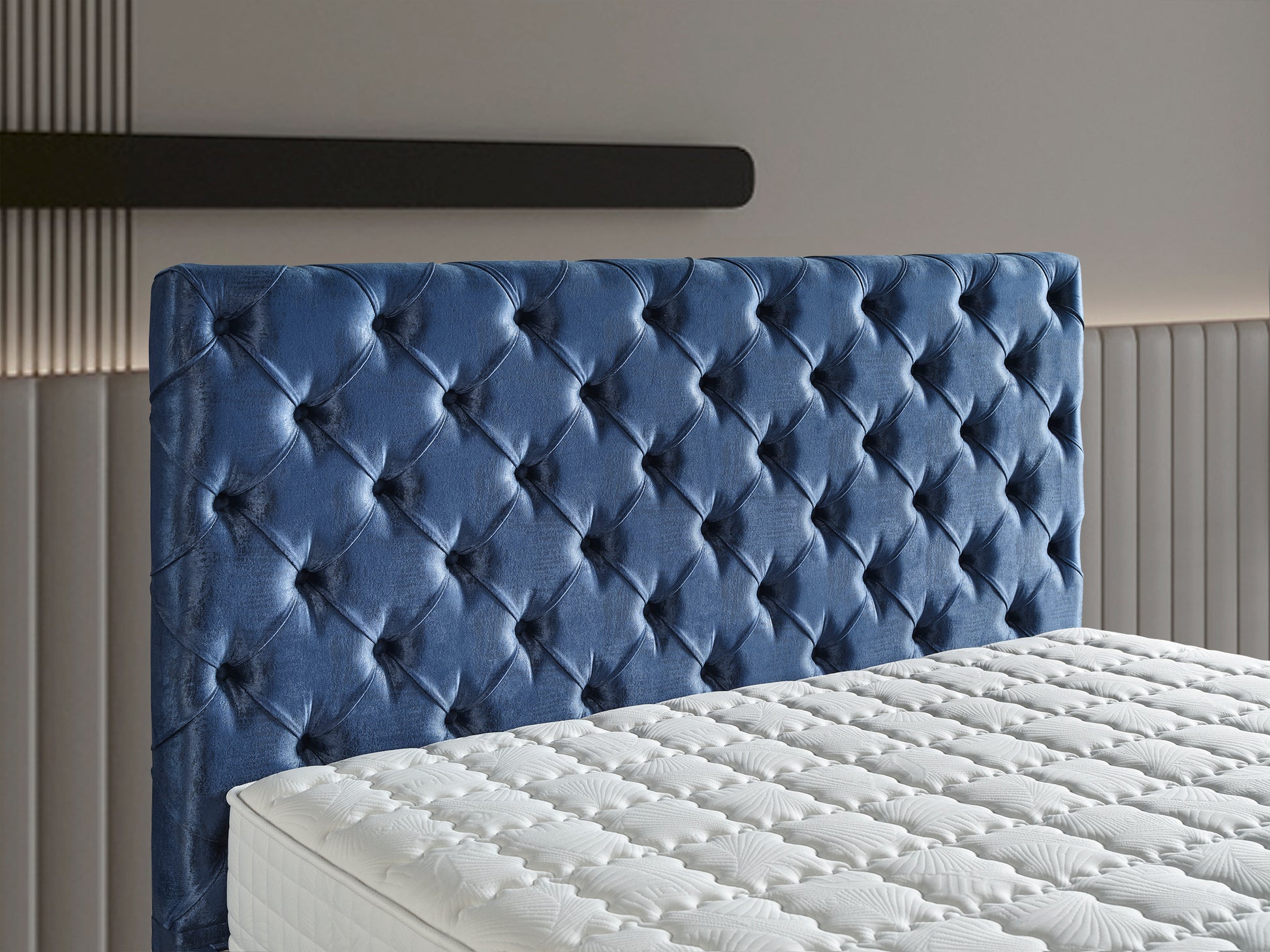 Schlafzimmer-Set "Lona" – Bett mit Bettkasten und Matratze , Nachttisch, Hocker