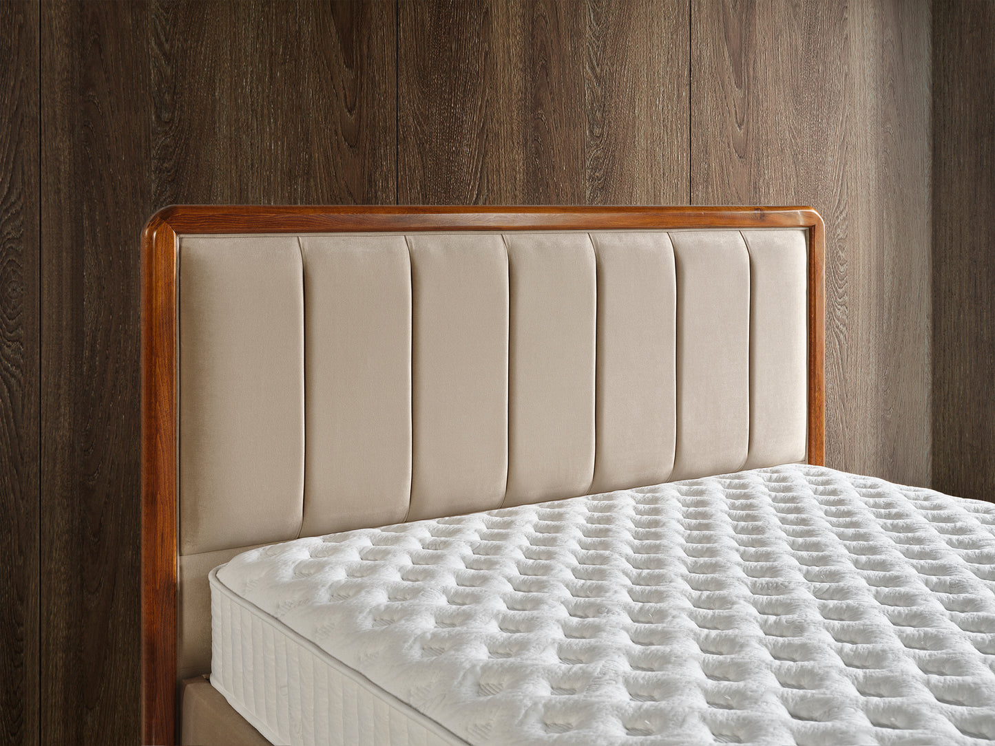 Schlafzimmer-Set "Rovina" – Bett mit Bettkasten und Matratze , Nachttisch, Hocker